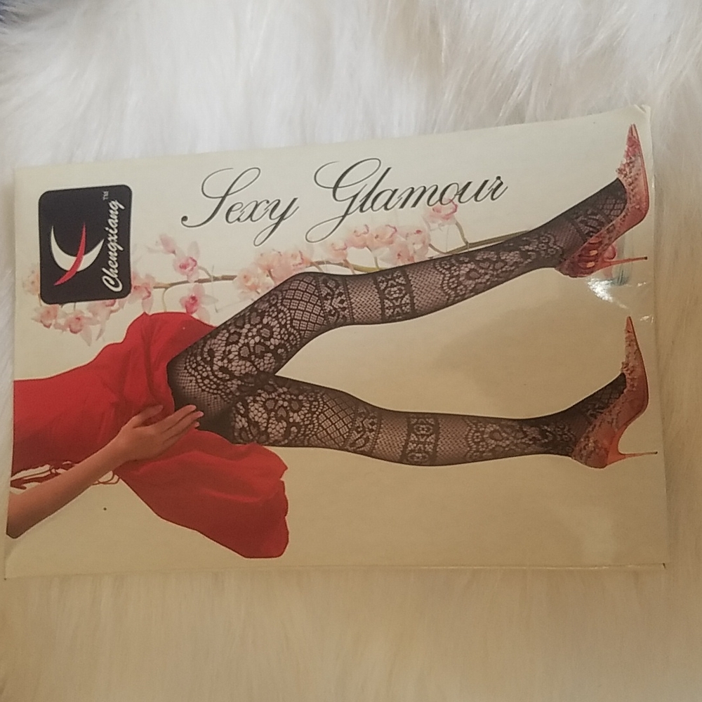 CHENGXIANG FLORAL RED FISHNET PANTYHOSE